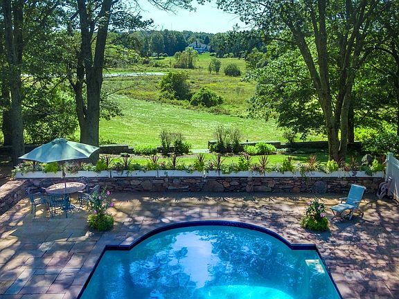 5th image of 32 Sears Rd