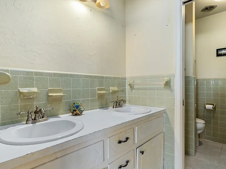 2905 NW Templeton Ter — Photo 19
