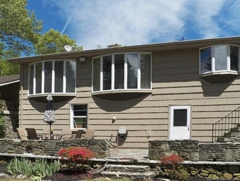 511 Squaw Rock Rd, Moosup, CT 06354 Zillow