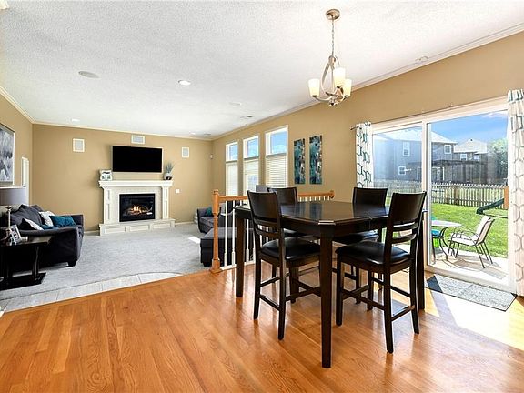 3rd image of 2129 SW Eyrie Rd