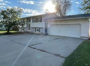 305 11th Ave NW, Independence, IA 50644