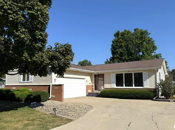 985 Sweetbriar Pl, Galesburg, IL 61401