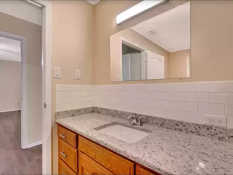 503 & 505 E Ragley St #503 — Photo 8