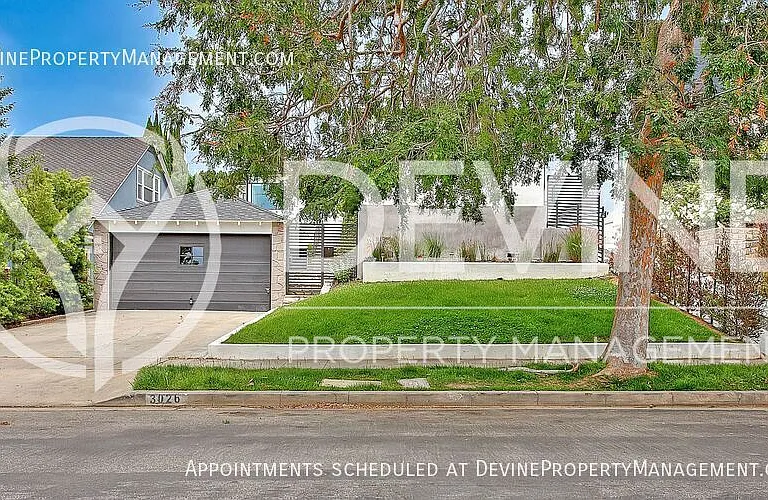 3026 Greenfield Ave — Photo 3