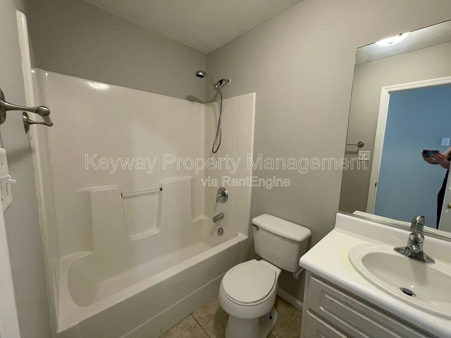 3 bed, 2.0 bath, 1300 sqft, $1,385 — Photo 4