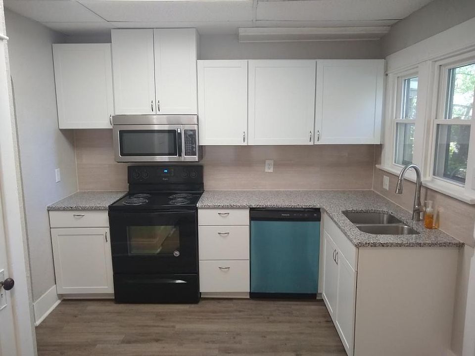 1st image of 39 Fernwood Ave