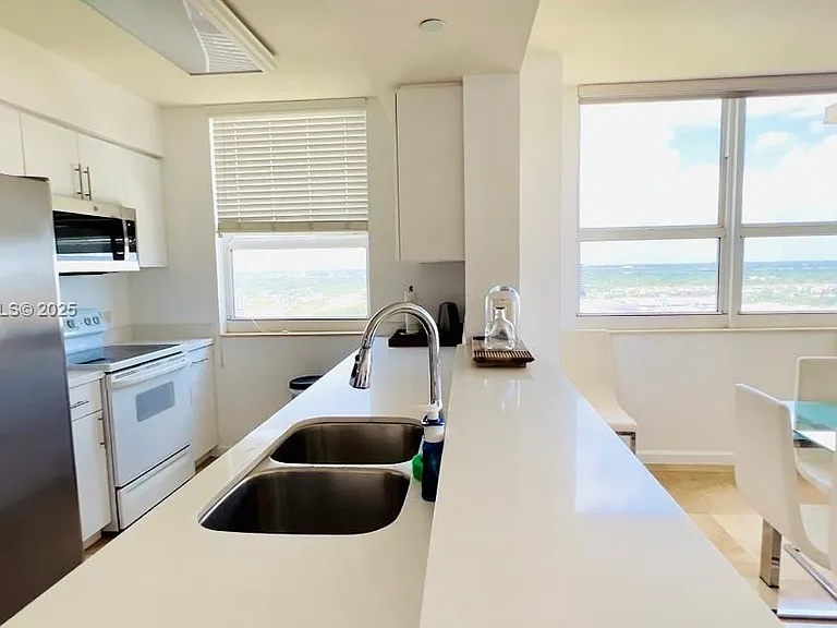 19501 W Country Club Dr #2313 — Photo 4