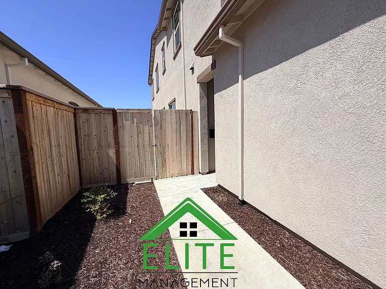 12765 Toucan Cir #2 — Photo 8
