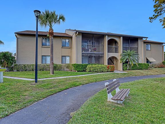 4th image of 530 Shady Pine Way #D1