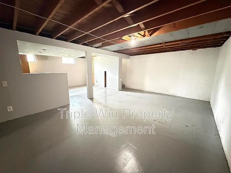 10319 Varnum Dr — Photo 33