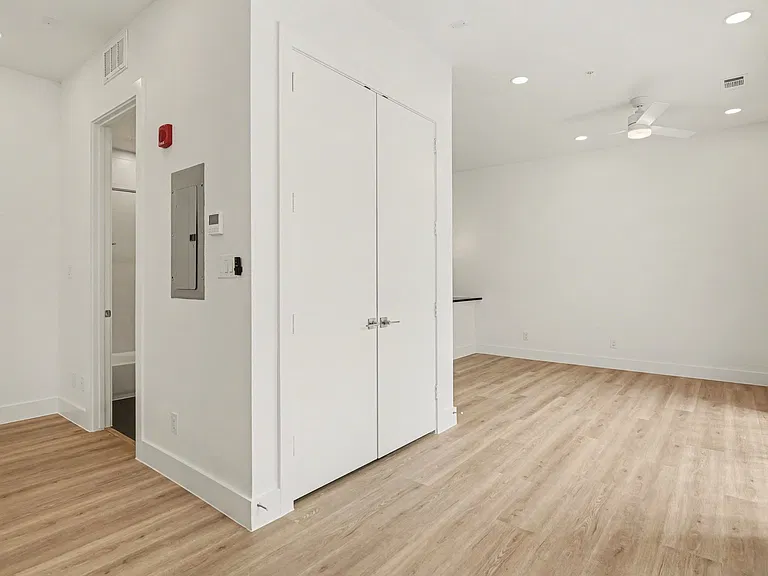 2217 N Fitzhugh Ave #204 — Photo 3