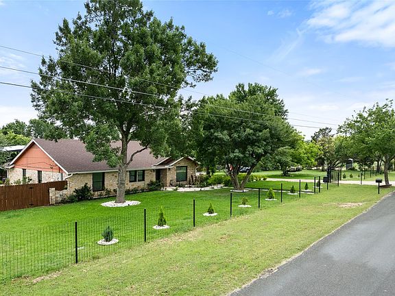 2nd image of 301 Oak Ridge Rd