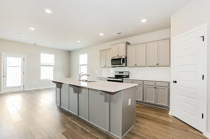 1547 Stinson Ln — Photo 5