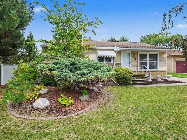 5029 Reinhardt Ln, Bay City, MI 48706
