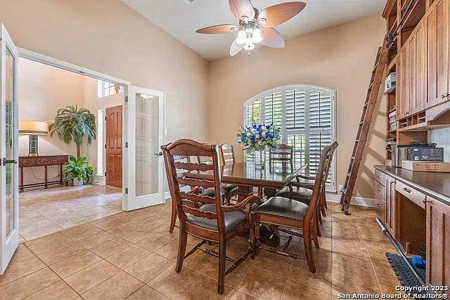 4 bed, 3.5 bath, 4155 sqft, $3,695 — Photo 4
