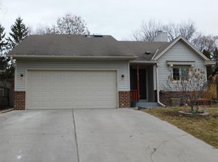 825 Golden Meadow Rd, Eagan, MN 55123