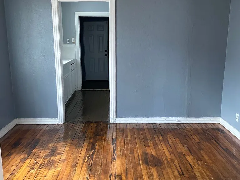 2714 Dupont St — Photo 3