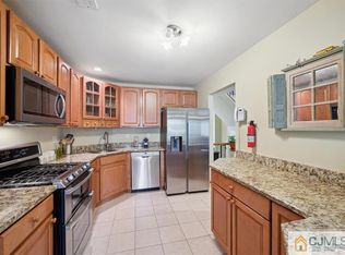 28 Harbor Bay Cir, Laurence Harbor, NJ 08879