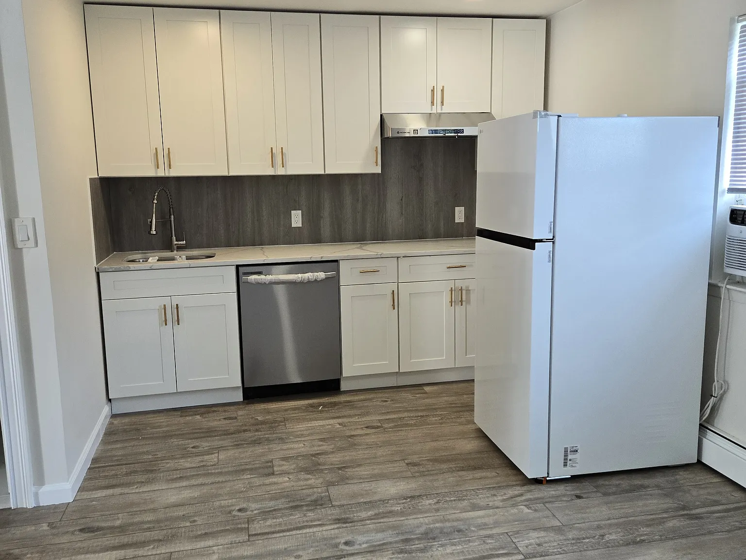 Studio, $1,600 — Photo 1