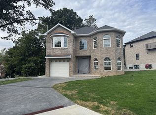 17 Sunlight Hl, Yonkers, NY 10704