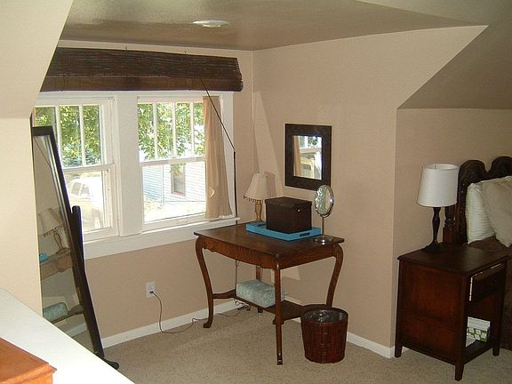 Beautiful bedroom upstairs with office cubby and walk in closet