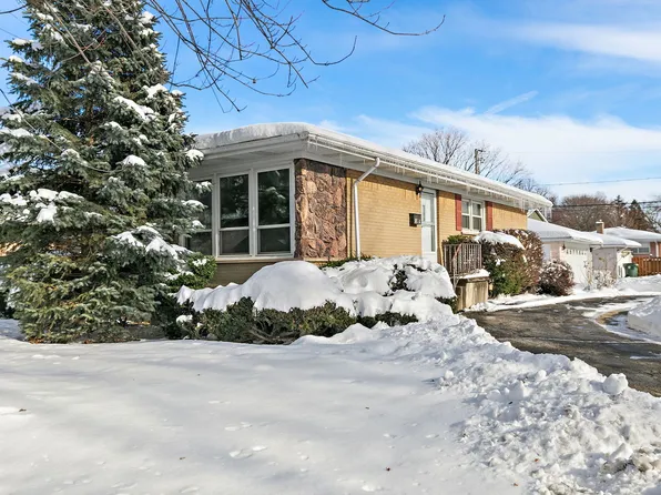 10 W White Oak St, Arlington Heights, IL 60005
