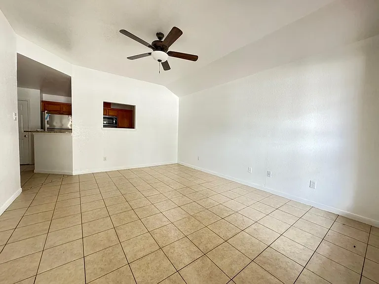 1413 Nicholas Cir #B — Photo 6