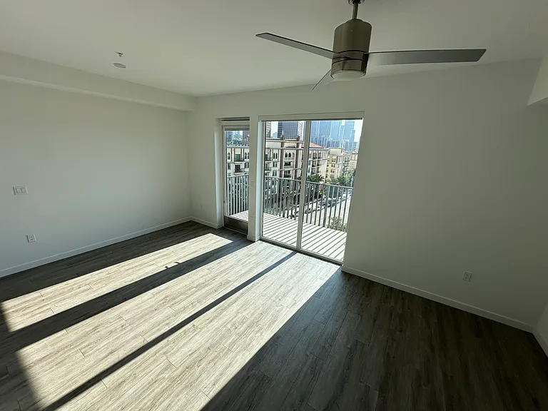 1100 W Temple St — Photo 14