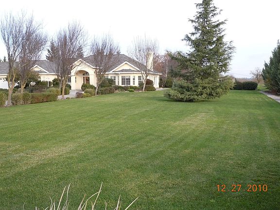 right lawn front yard
