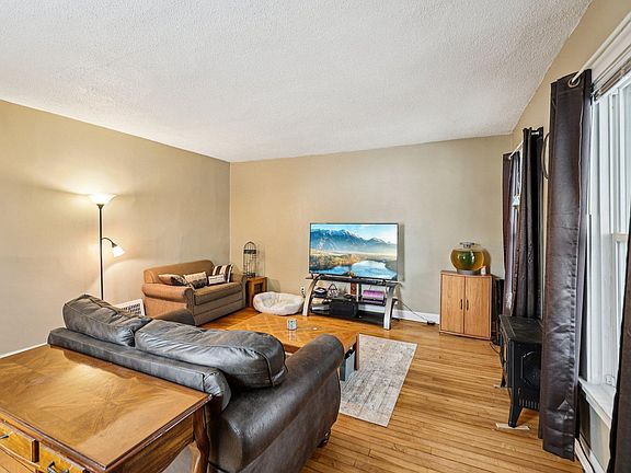 5th image of 878 Magnolia Ave E