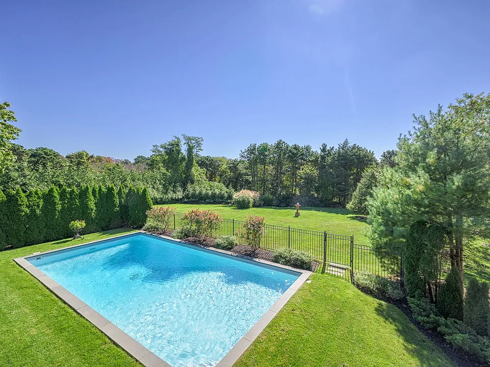 4 Blackwatch Ct