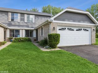 1234 Andover Cir, Aurora, IL 60504