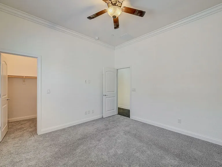 933 Everest Peak Ave — Photo 32