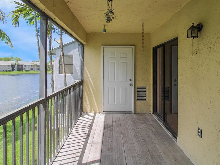 960 N Franklin Ave #960D — Photo 21