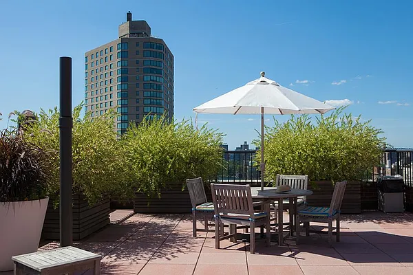 Sold by Level Group | media 12