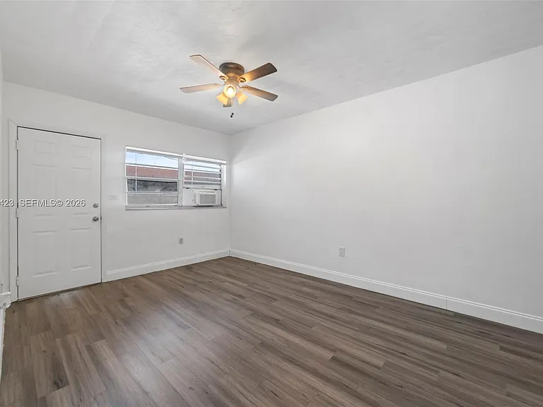 15940 NE 19th Ct #3 — Photo 5