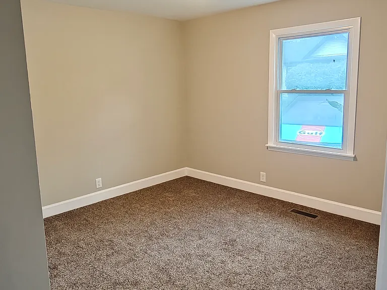 106 W Chestnut St — Photo 15