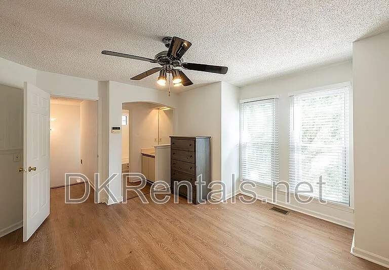2200 Goodwood Blvd SE — Photo 16