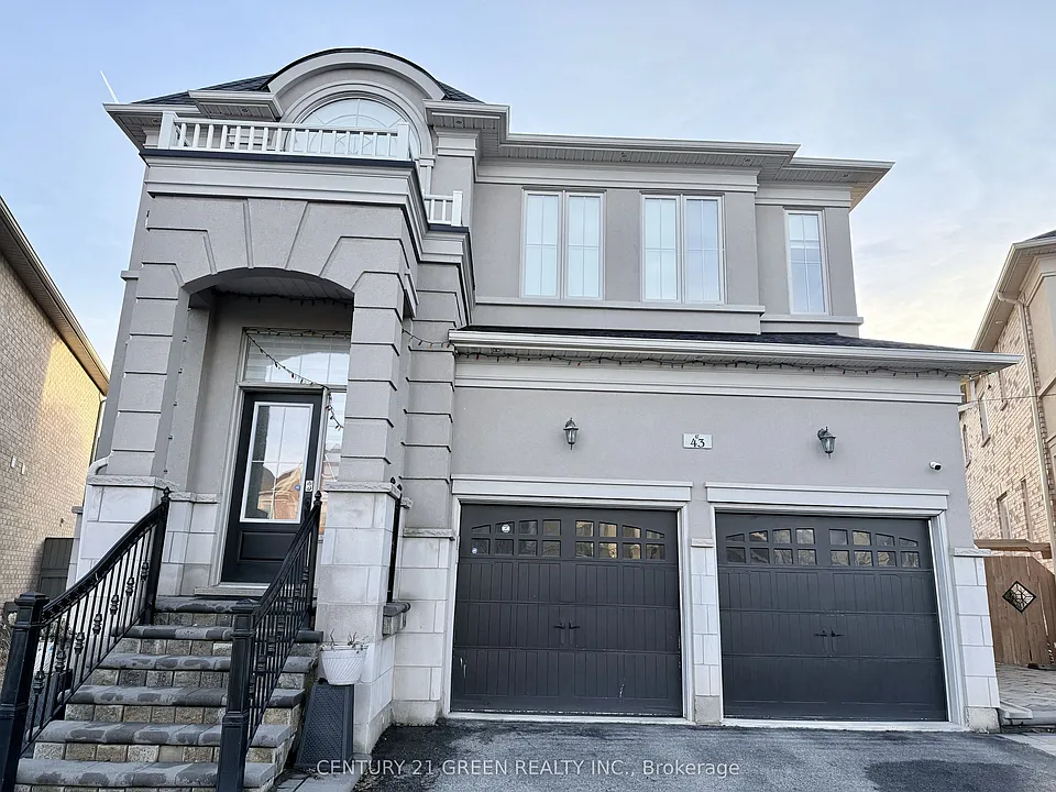 43 Black Diamond Cres #UPPER