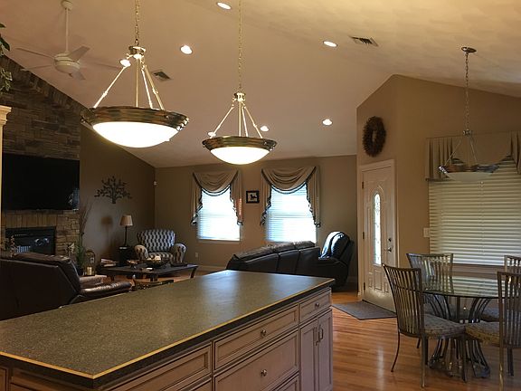 Kitchen Island/Living room