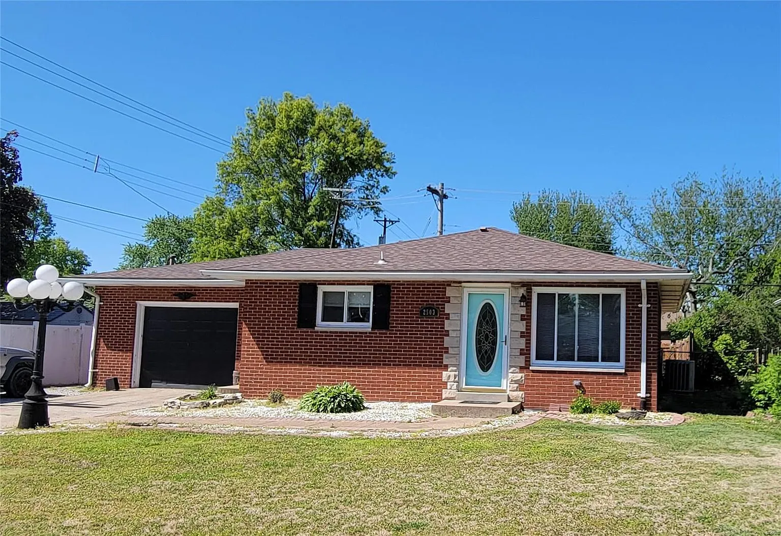 2503 Stratford Ln photo 1