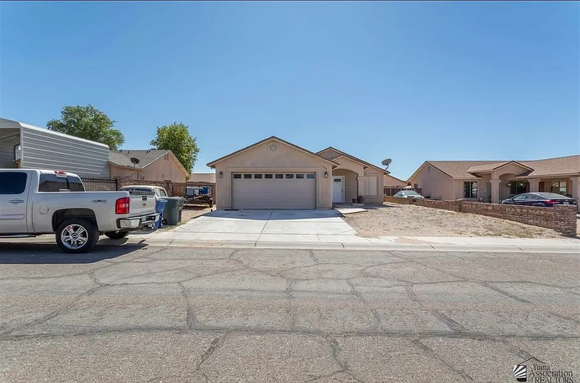 3 bed, 7096 sqft, $1,550 — Photo 1