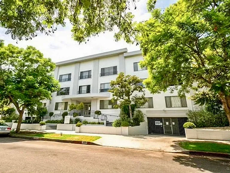 Peerless Apartments — Photo 1