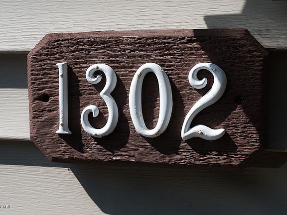 4th image of 1302 Creekview Dr #13