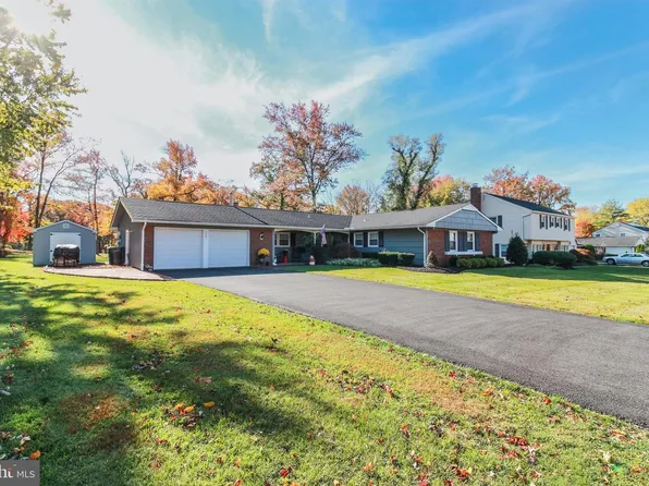 150 Country Club Rd, Willingboro, NJ 08046