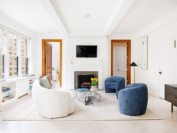 2nd image of 1060 Park Ave APT 7F