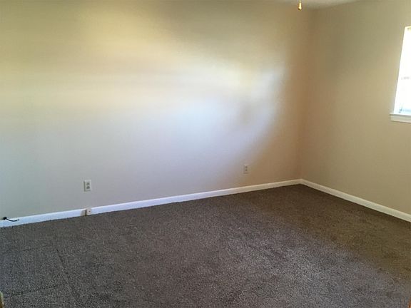 5th image of 504 Royal Crest Dr #504