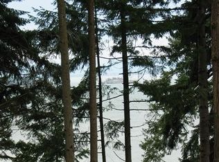 1 Raccoon Point Rd, Eastsound, WA 98245