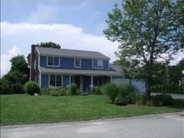 38 Bluegrass Dr, Middletown, RI 02842