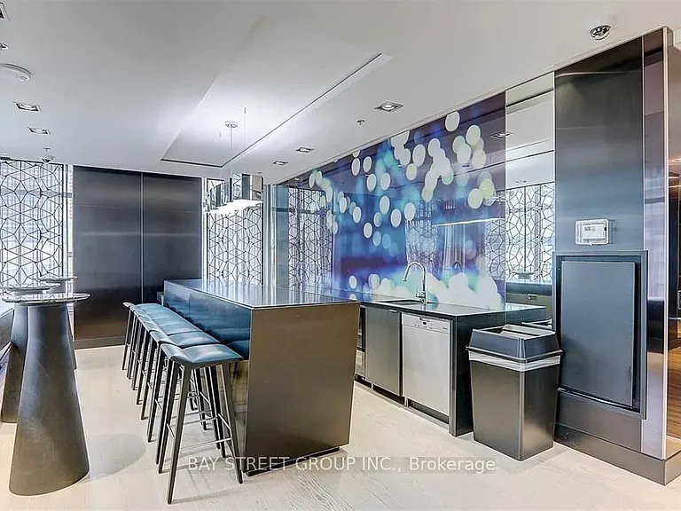 199 Richmond St W #203 — Photo 35